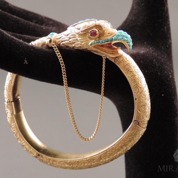 BRACCIALE IN ORO ARABESCATO E CESELLATO, PERLE NATURALI, TURCHESI TURCHESI NATURALI, RUBINI DELLA METÀ DEL XIX SECOLO