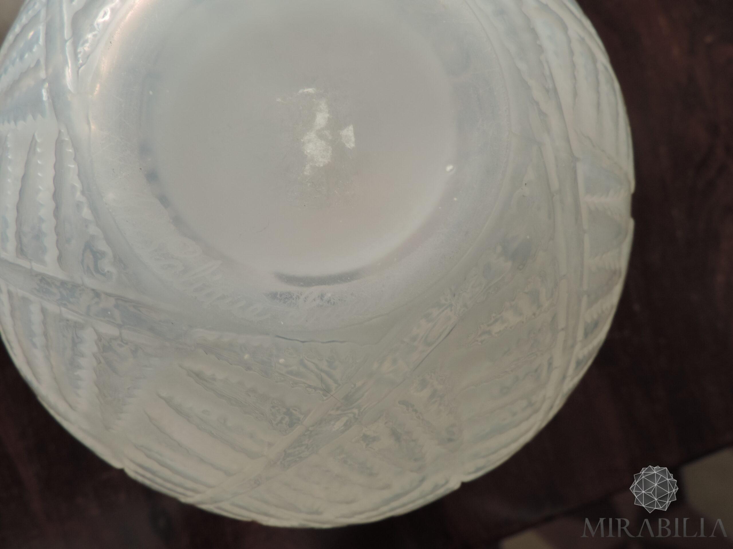 Vaso a forma sferica “Espalion”, dettaglio fondo