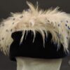 Cappellino da sera con piume e pailettes, anni ’60 dettaglio pailettes blu 2 Cappellino da sera con piume e pailettes, anni ’60 dettaglio pailettes blu 2